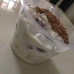 A picture of Yogurt fruits.