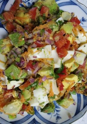 A picture of Tomatoes avocado egg salad.
