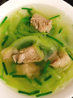 Hình của món Canh bầu nấu sườn.