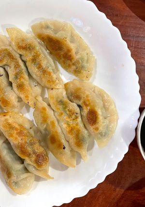 รูปของ เกี๊ยวซ่าไส้กุ่ยช่ายเห็ดหอมหมูสับ🥹🥟Gyoza with Chive Shitake Mushroom and Minced Pork🧄🥟🌶️🍄