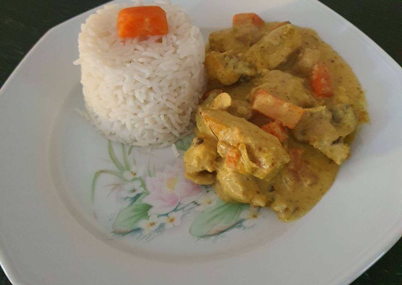 Poulet avec carottes et champignons à la crème curry au cookeo