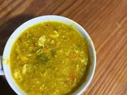 Una foto de ciboulette sopa