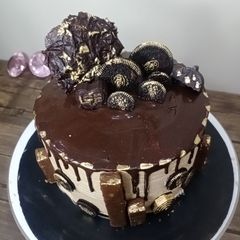 A picture of Chocolate loaded cake🍫🎂🍰.