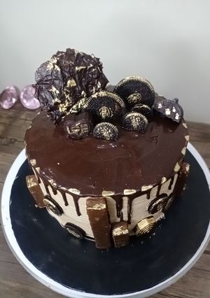 A picture of Chocolate loaded cake🍫🎂🍰.