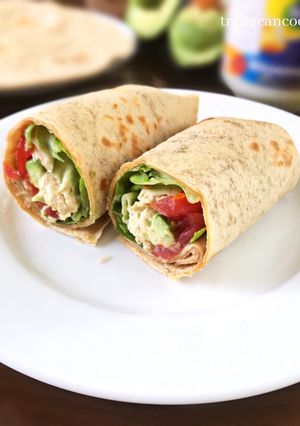 Hình của món Tortilla cuộn gà và bơ🥑.
