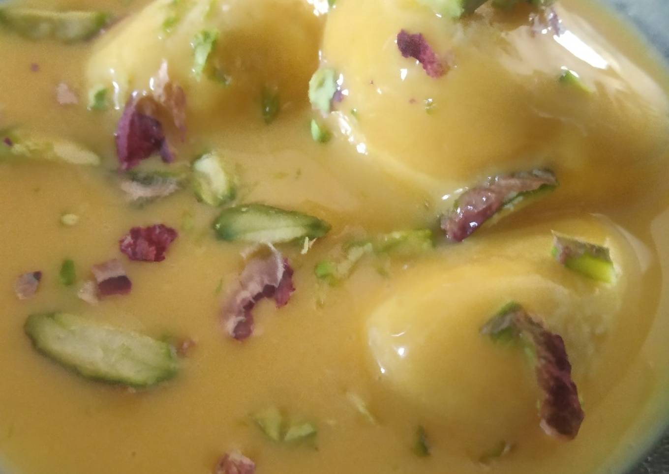 Mango rasmalai