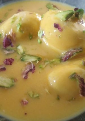 A picture of Mango rasmalai.