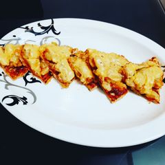 A picture of Roti pizza.