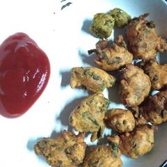 A picture of Methi Pakoda.