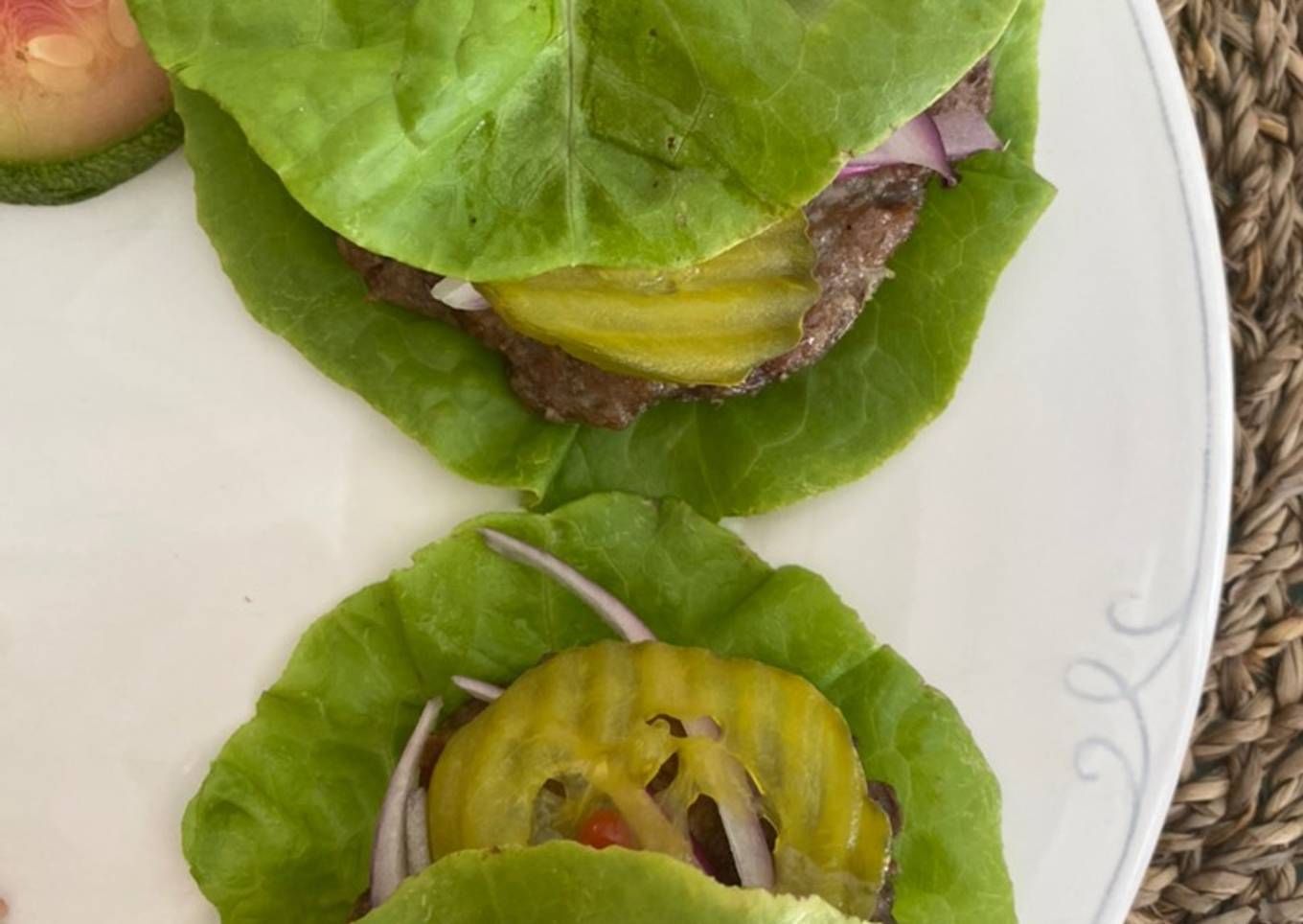 Hamburguesas saludables envueltas en lechuga
