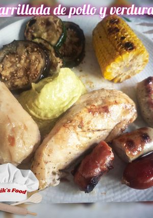 Una foto de Parrillada de pollo y verduras
