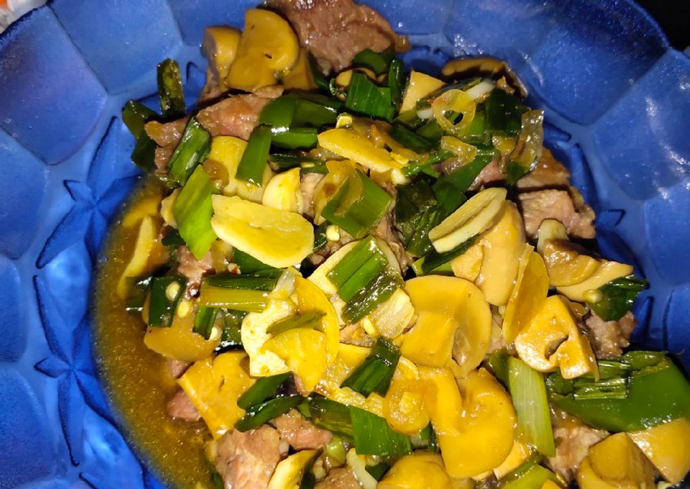 Tumis sapi jamur cah cabe ijo