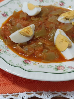 Una foto de JUDIAS VERDES, CON SALSA DE TOMATE CASERA