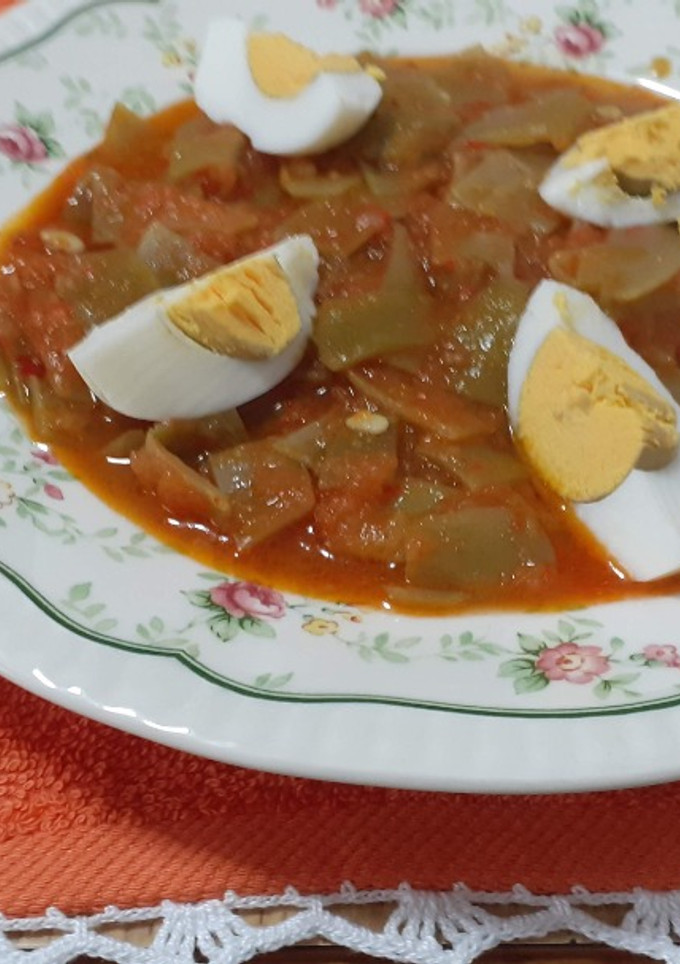 Una foto de JUDIAS VERDES, CON SALSA DE TOMATE CASERA