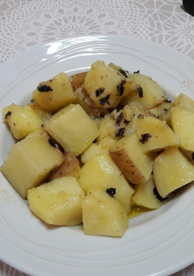 Una foto de Guarnición de patatas "a la mantequilla" veganas 🥔