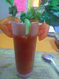 Bebida refrescante de tomate c/tequila a la Mario, s