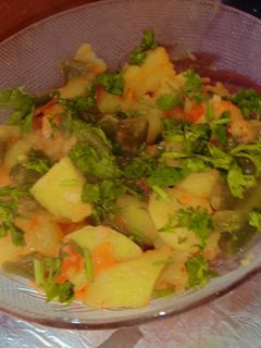 आलू और शिमला मिर्च की सब्जी (aloo aur shimla mirch ki sabzi recipe in Hindi) रेसिपी मुख्य फोटो