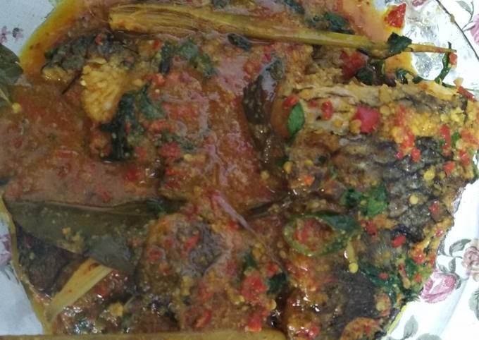 Resep Ikan mas bumbu kuning kemangi yang Bisa Manjain Lidah