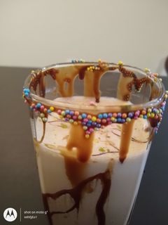 प्रोटीन मिल्कशेक (protin milkshake recipe in marathi) रेसिपी चे मुख्य फोटो