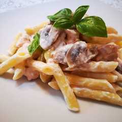 Foto di Penne in mousse di ricotta e salmone fresco