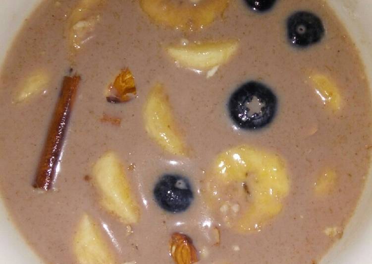 Porridge de avena, plátano, arándano y cacao desgrasado puro?