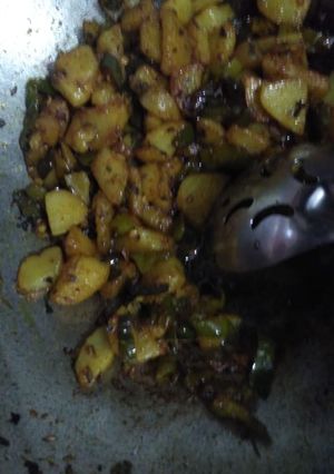 A picture of Potato with capsicum.