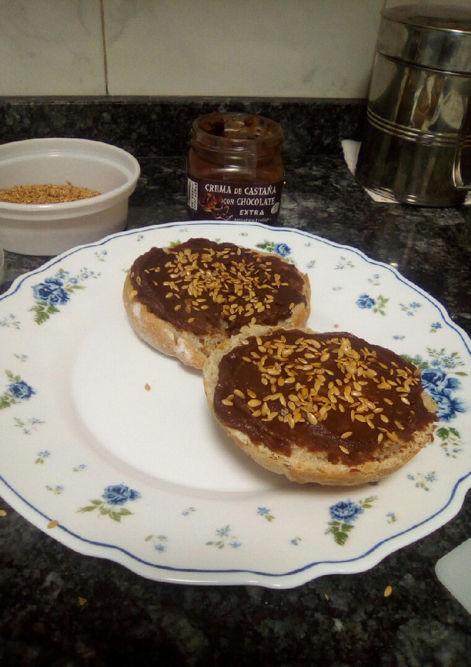 Una foto de Tosta de crema de castaña y chocolate