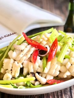 芹菜炒花枝 / 花枝切花分享 的食譜成品照片