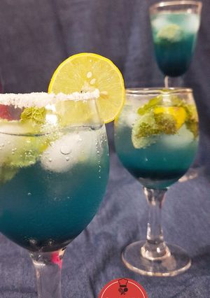 બ્લુ લાગુન મોકટેલ (Blue Lagoon Mocktail Recipe In Gujarati) રેસીપી મુખ્ય ફોટો