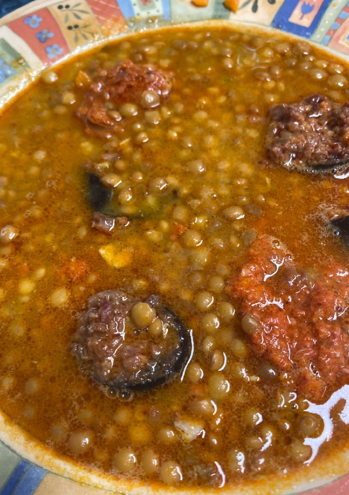Una foto de Lentejas con chorizo y morcilla