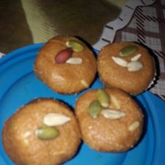 A picture of Besan ladoo.