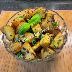 A picture of GARLIC BUTTER POTATOES:.