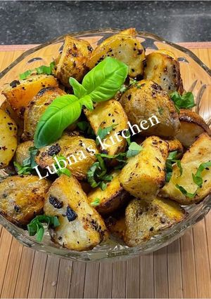 A picture of GARLIC BUTTER POTATOES:.