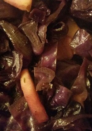 Une photo de Chou rouge au vin rouge et aux pommes