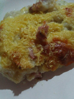 Una foto de Ravioles con salsa de panceta y cebolla