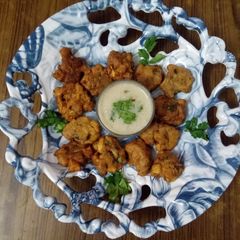 A picture of Singhada & allu ke pakode.