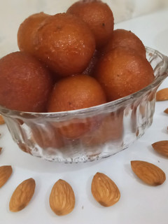 गुलाब जामुन (gulab jamun recipe in Hindi) रेसिपी मुख्य फोटो