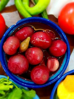 عکسی از دستور ترشی پیاز قرمز