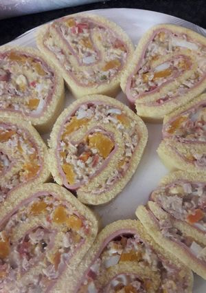 Una foto de Pionono de pollo y jamón práctico y fácil