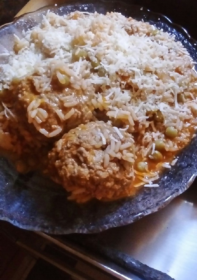 Una foto de Albóndigas con arroz