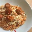 Espaguetis con albóndigas