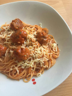 Una foto de Espaguetis con albóndigas