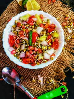 अंकुरित सलाद(ankurit salad recipe in hindi) रेसिपी मुख्य फोटो
