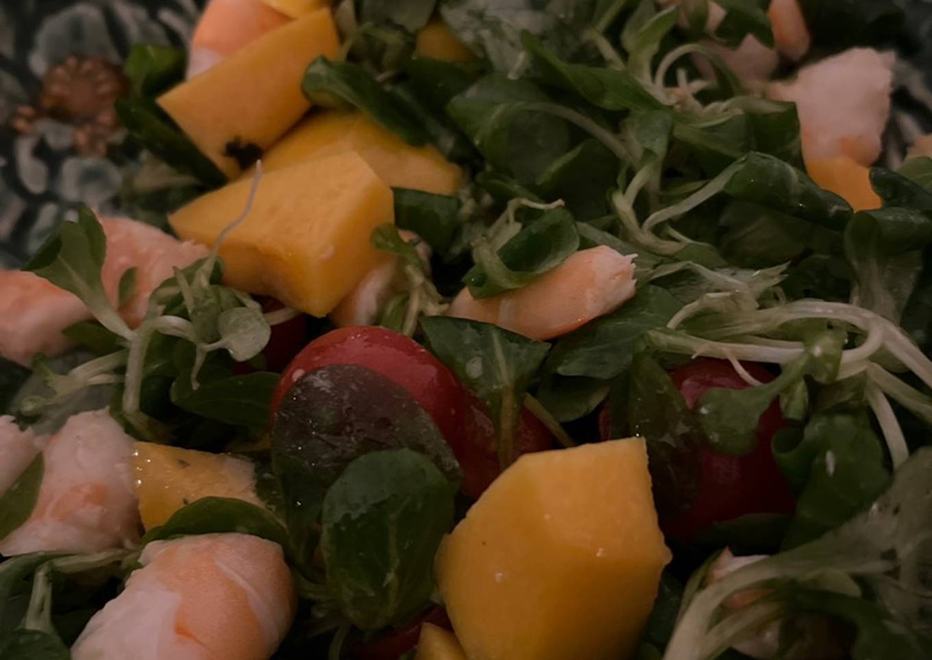 Ensalada de langostinos y melocotón