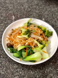 Hình của món Mì xào rau củ.