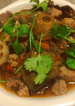 Hình của món Thịt bò hầm củ sen.
