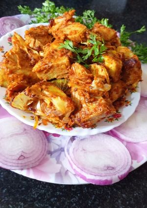 स्पाइसी ड्राई कटहल की सब्जी(spicy dry kathal ki sabzi recipe in hindi) रेसिपी मुख्य फोटो