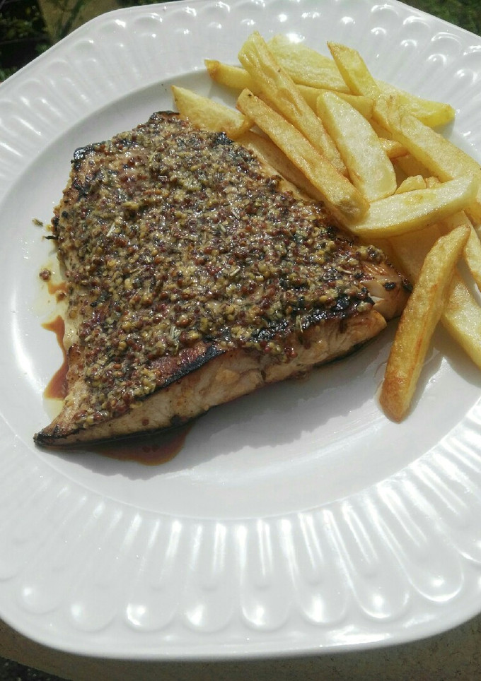 Una foto de Perca a la plancha con mantequilla de mostaza