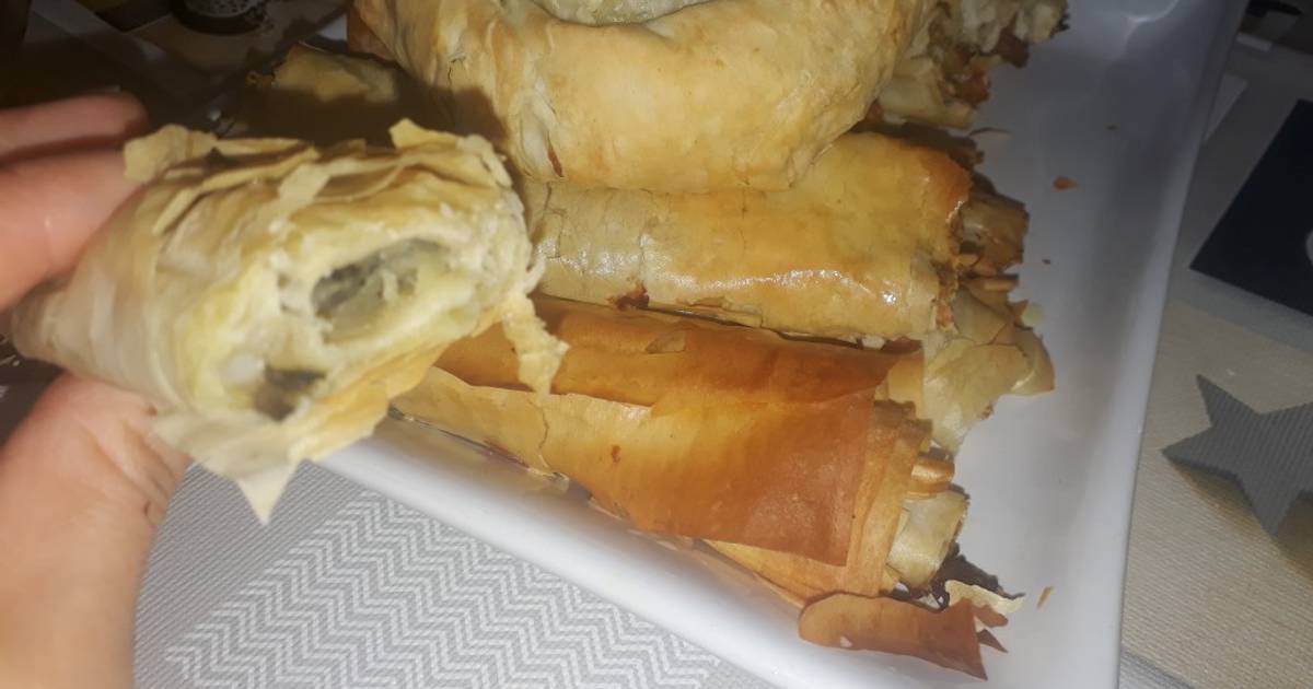 Тесто фило с фаршем и сыром. Бурек с картошкой и грибами. Бурек из теста фило. Бурек из теста фило с сыром. Бурек сырный из теста Фила.