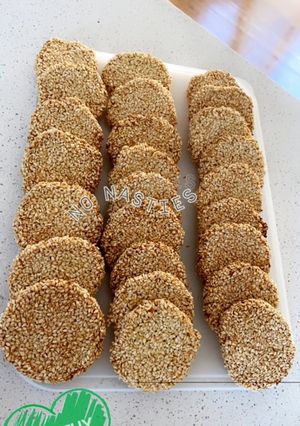 صورة لوصفة كوكيز السمسم ٣ مكونات فقط (كيتو)